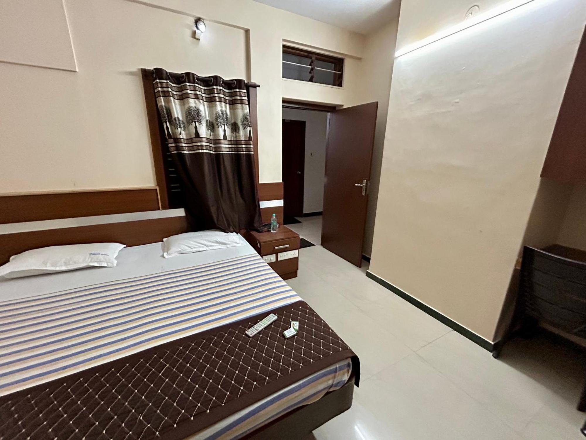 Hotel Jothi Coimbatore Buitenkant foto